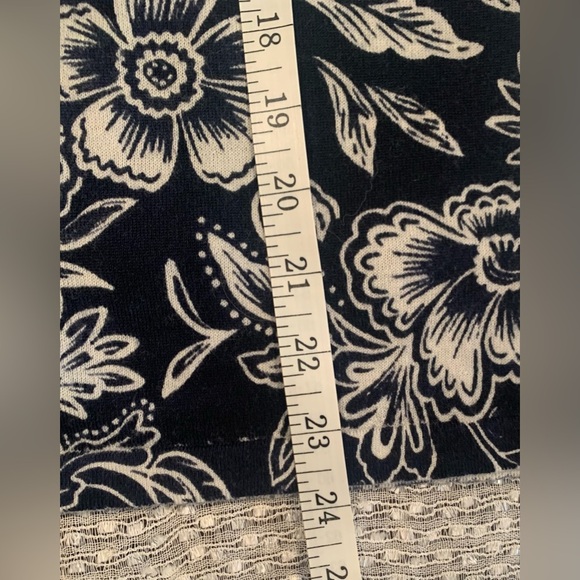 Garnet Hill Signature Eco Merino Wool Floral Cardigan Size L Button Down Fitted - Picture 7 of 7